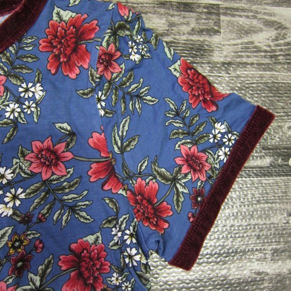 NWT Women's Print/Velvet Trimmed Short Sleeve Top - Picture 5 of 9